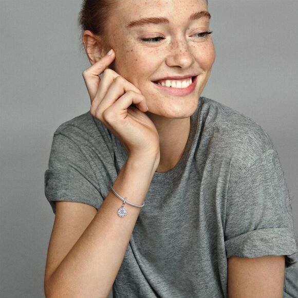 Pandora Harry Potter, Gryffindor Dangle Charm - Picture 6 of 7